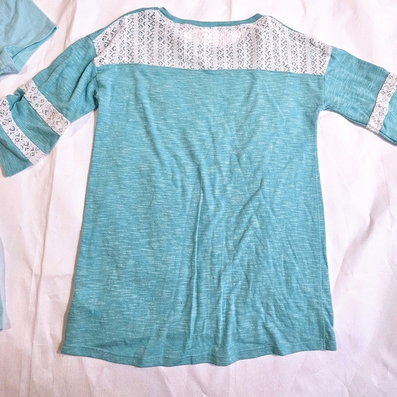 A Lot of 3 Girl's Tops, Youth Size 12 - 14 - Picture 10 of 11